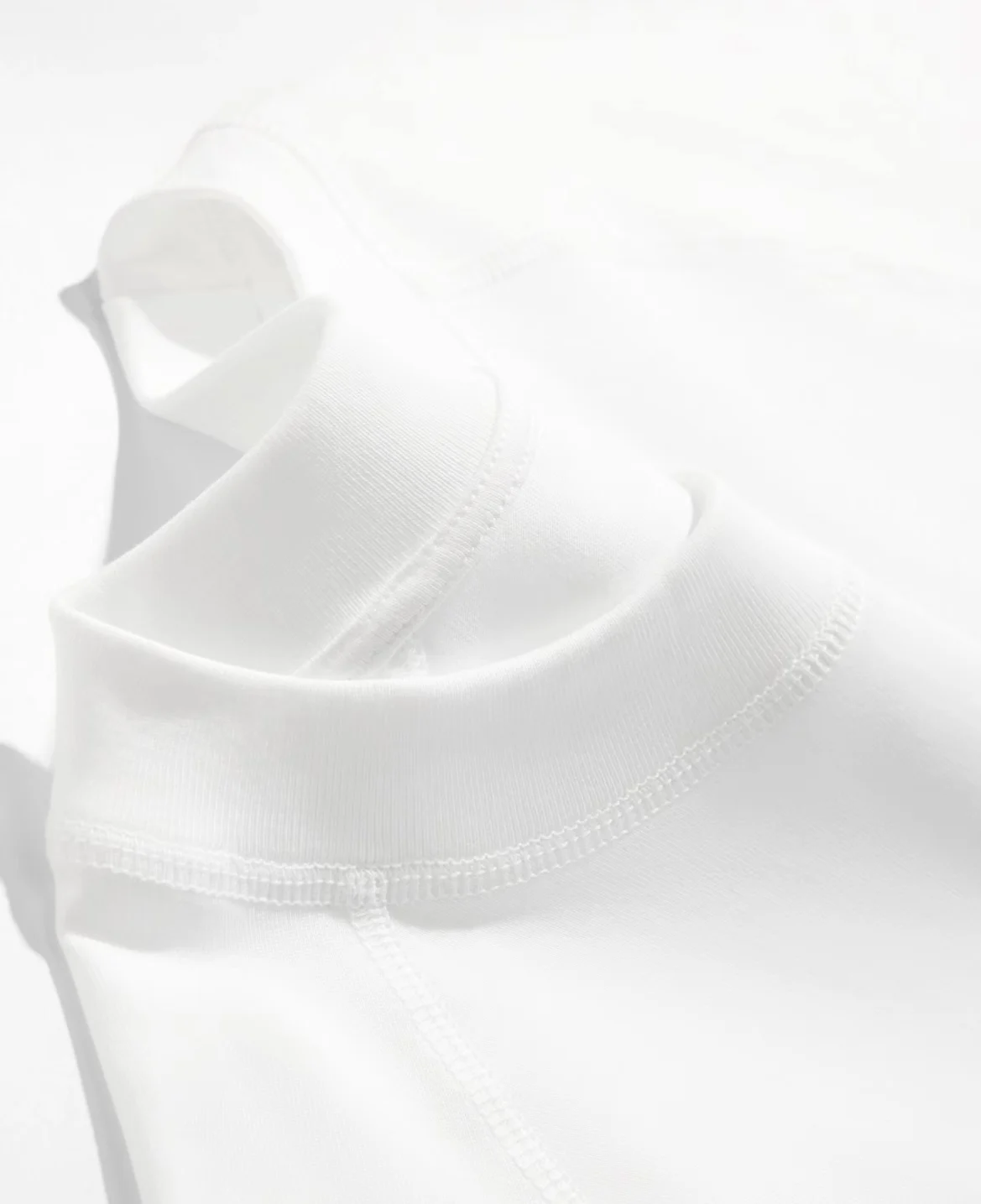Feestelijk zwart T-shirt met g - Black Tin Candle recensie en prijs